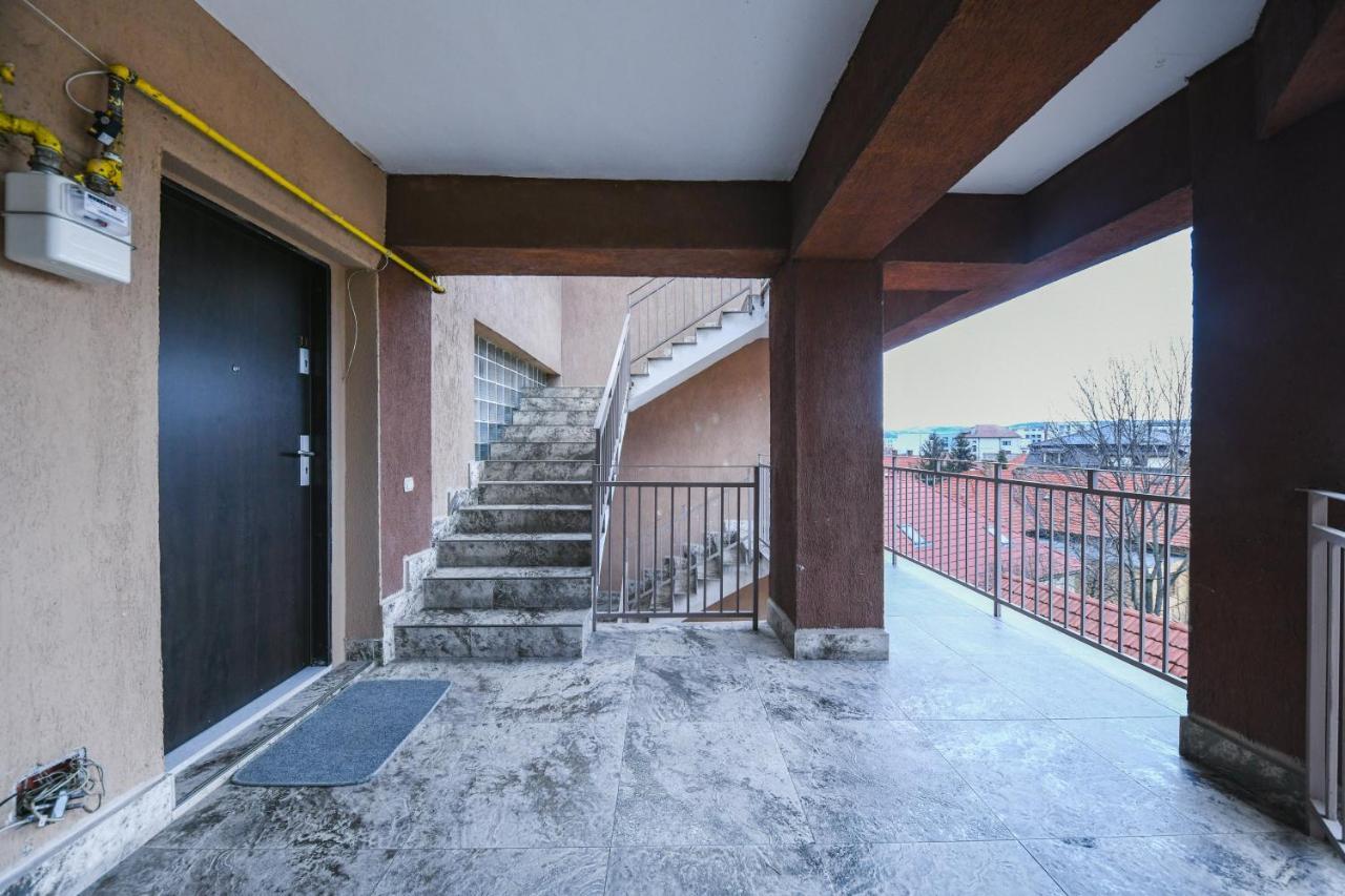 Charming 2 Bedroom Apartment Cluj-Napoca Exterior foto